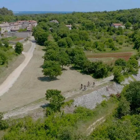 Zonti בית הארחה 3*